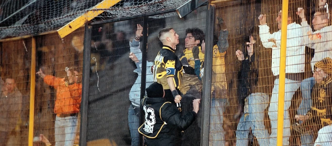 «Πες ότι δε με πουλάς και μένω»: Το βράδυ που ο Ντέμης πέταξε 1.3 δις στα σκουπίδια για χάρη της Original